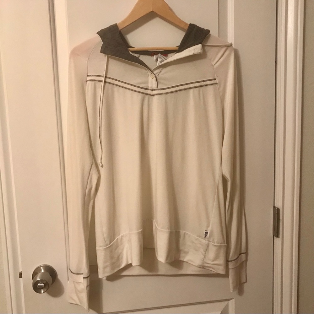 *free* with bundle The North face hoodie